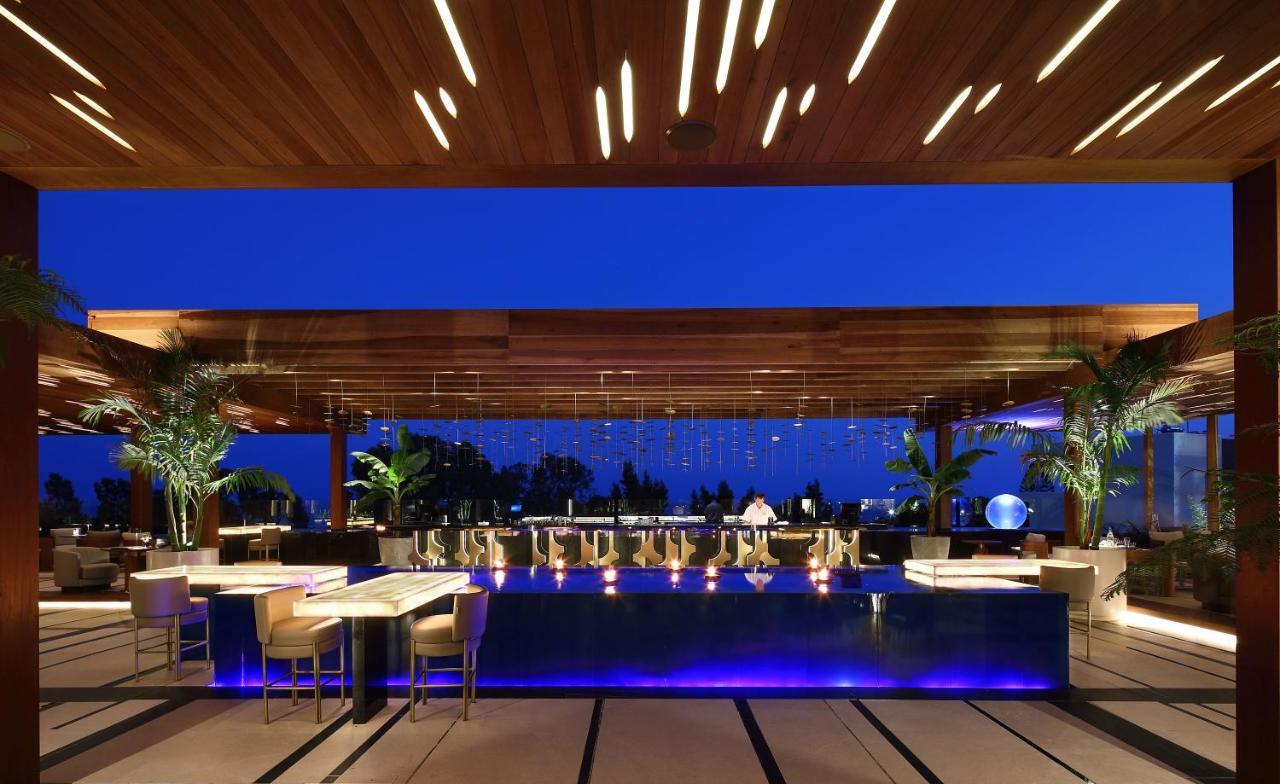 Four Seasons Hotel Agios Tychonas Exteriör bild The bar at the 39th floor