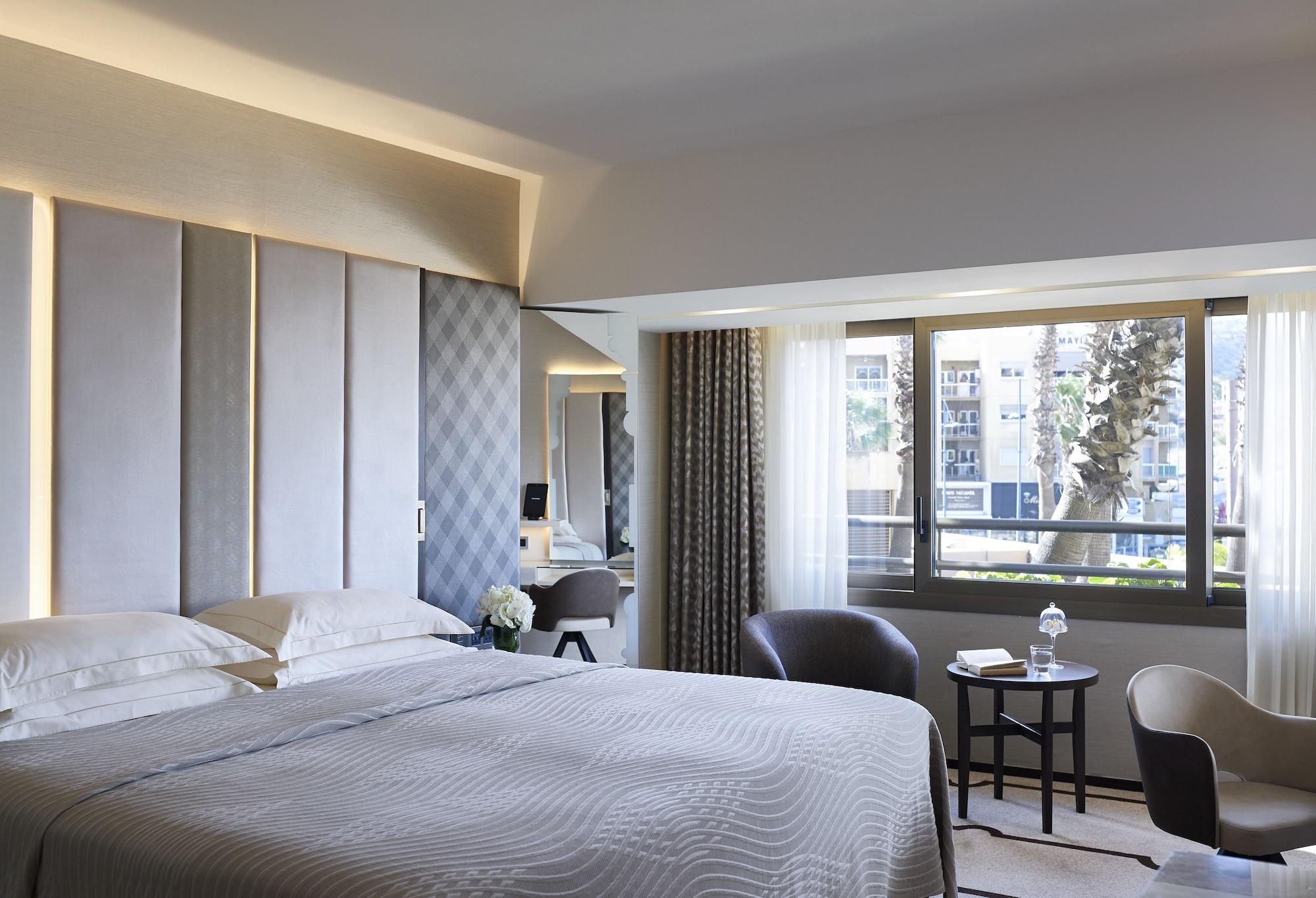 Four Seasons Hotel Agios Tychonas Exteriör bild Deluxe room