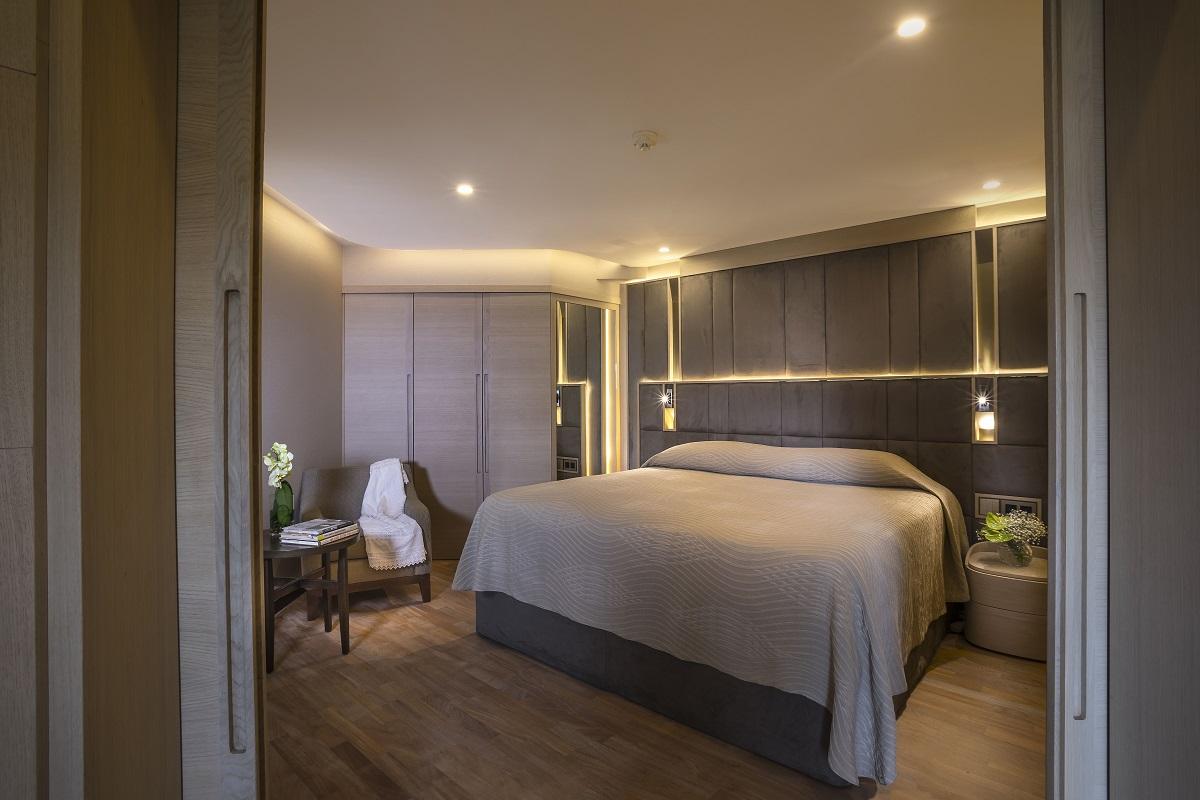Four Seasons Hotel Agios Tychonas Exteriör bild A bedroom at The Hari