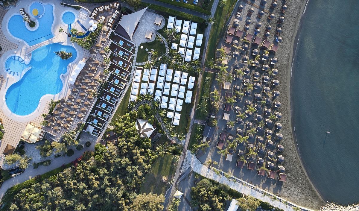Four Seasons Hotel Agios Tychonas Exteriör bild Aerial view of the resort