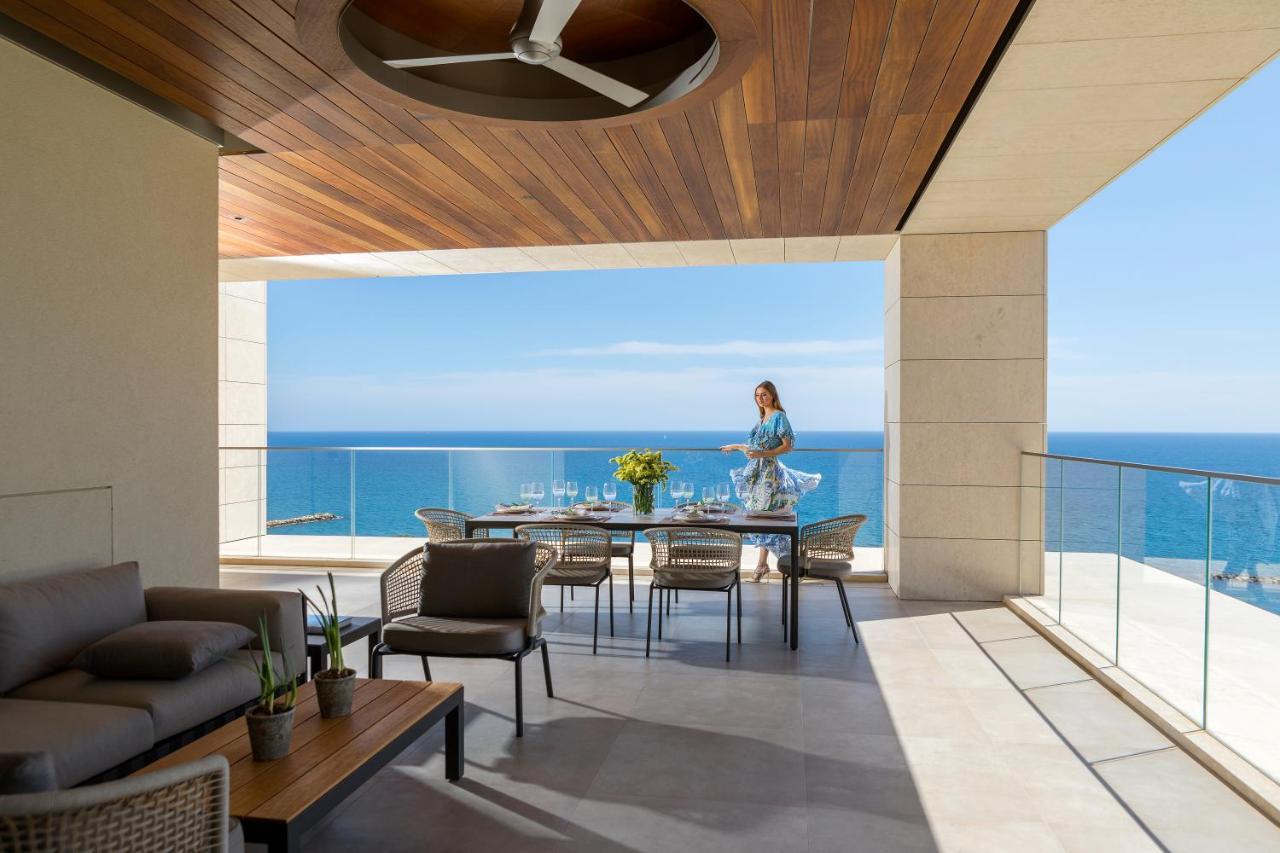 Four Seasons Hotel Agios Tychonas Exteriör bild Terrace