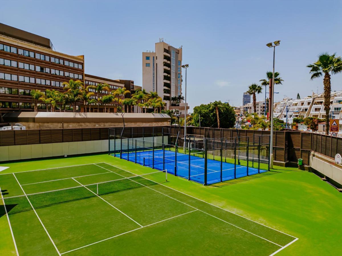 Four Seasons Hotel Agios Tychonas Exteriör bild Tennis and paddle tennis courts