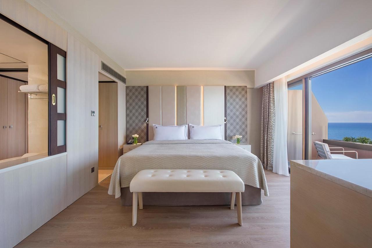 Four Seasons Hotel Agios Tychonas Exteriör bild Deluxe Suite