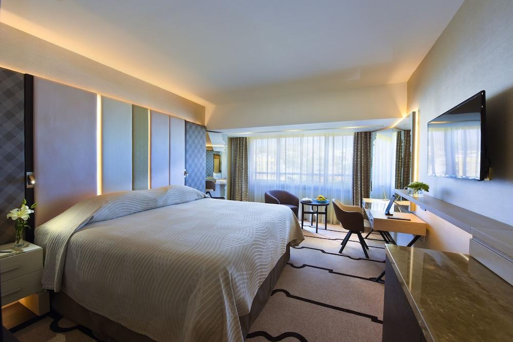 Four Seasons Hotel Agios Tychonas Exteriör bild Deluxe Room