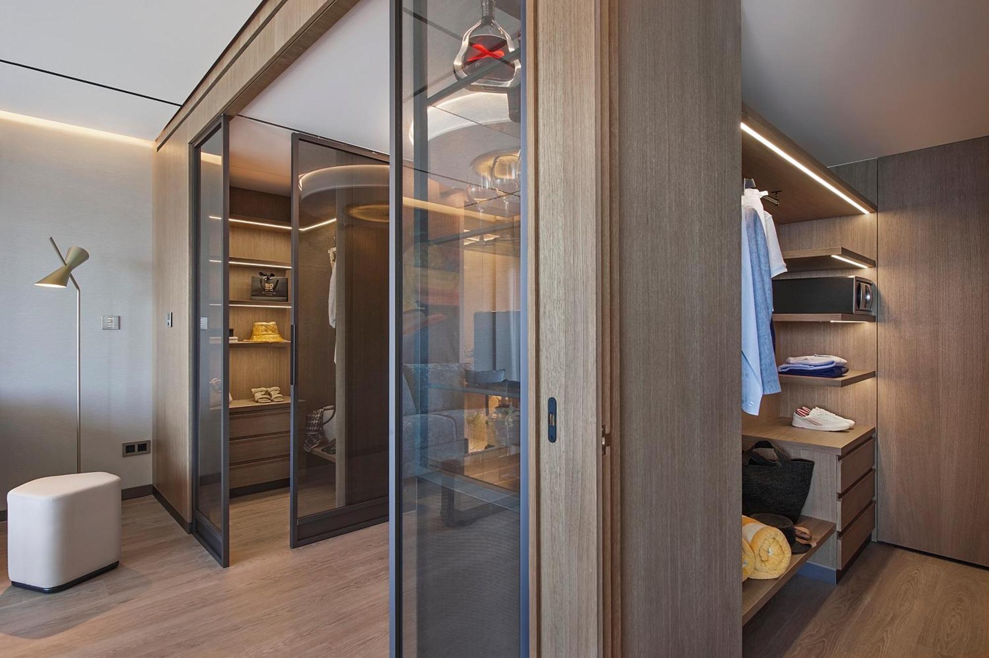 Four Seasons Hotel Agios Tychonas Rum bild Walk-in closet