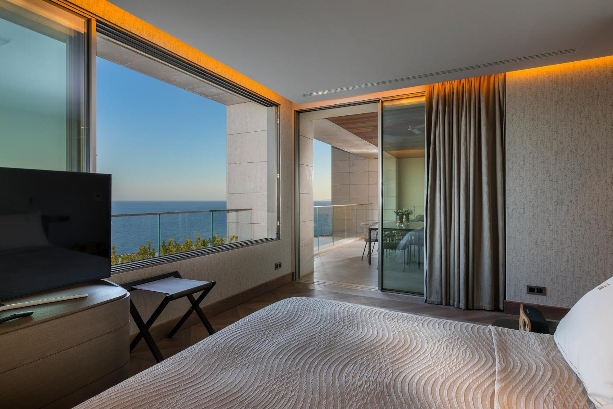 Four Seasons Hotel Agios Tychonas Exteriör bild Deluxe Room