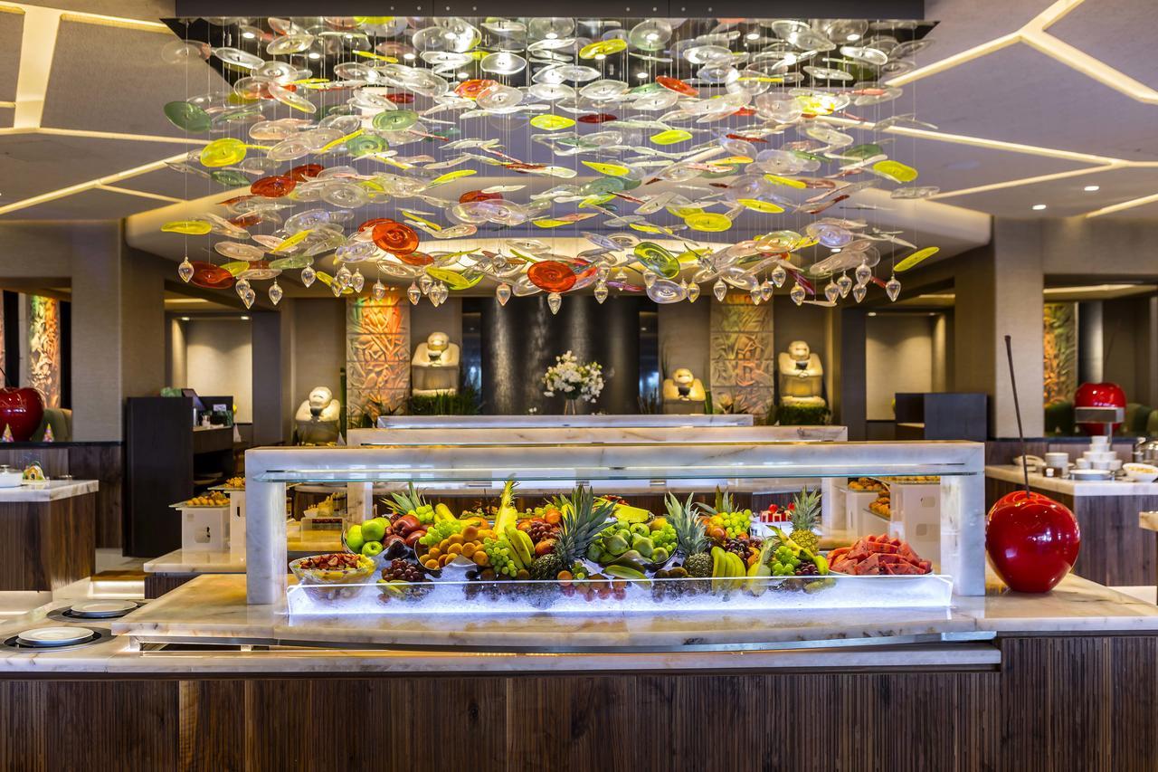 Four Seasons Hotel Agios Tychonas Exteriör bild The buffet at the restaurant